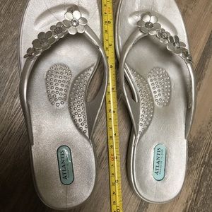 Oka Massaging Flip Flops-Atlantis Paradise Isle